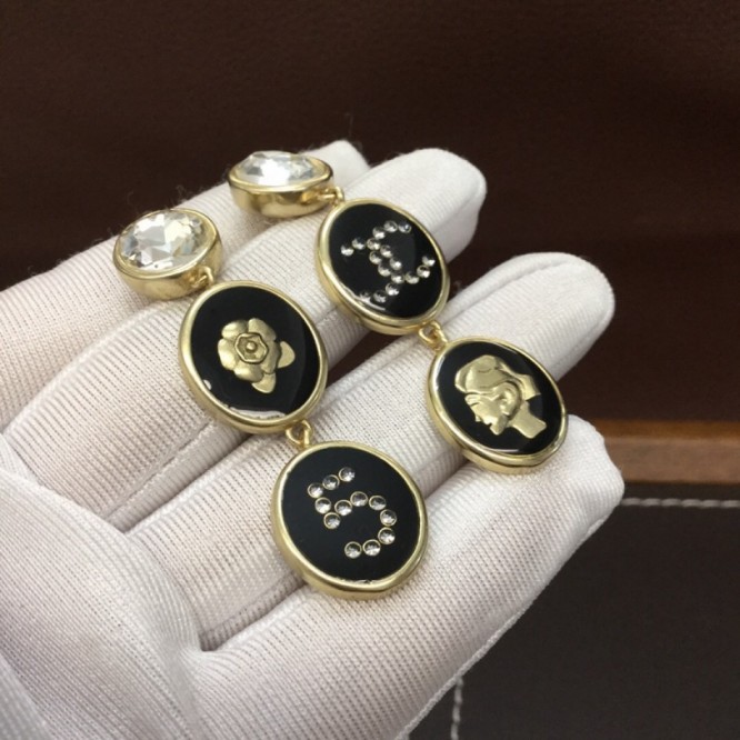 Chanel・ シャネルスタッドピアス イヤリング