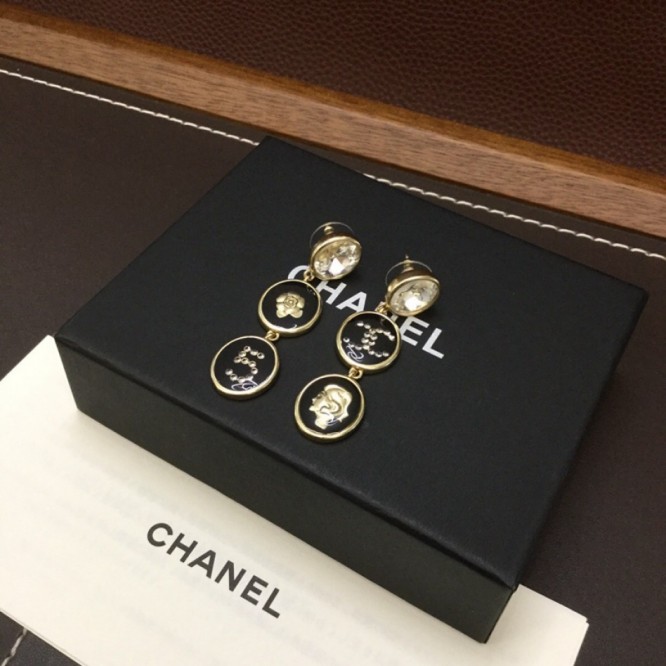 Chanel・ シャネルスタッドピアス イヤリング