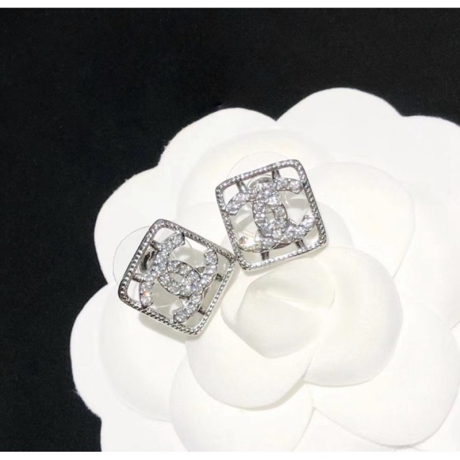 Chanel・ シャネルスタッドピアス イヤリング