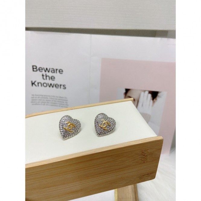 Chanel・ シャネルスタッドピアス イヤリング