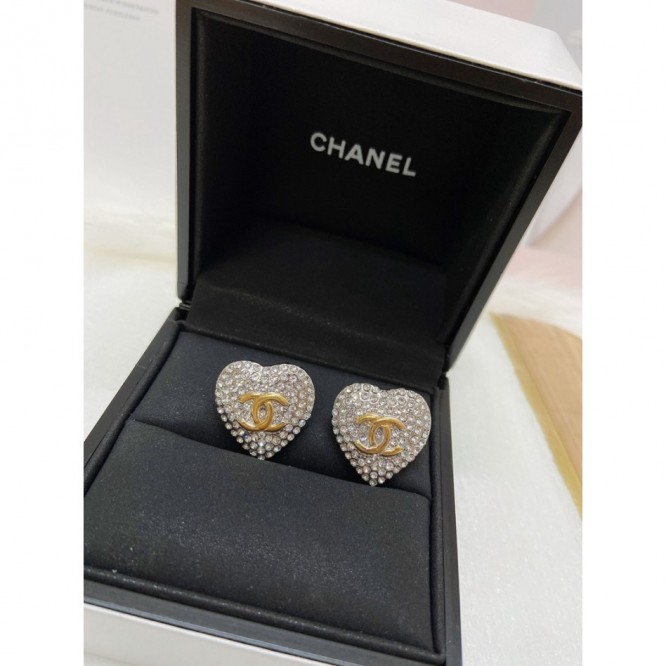Chanel・ シャネルスタッドピアス イヤリング
