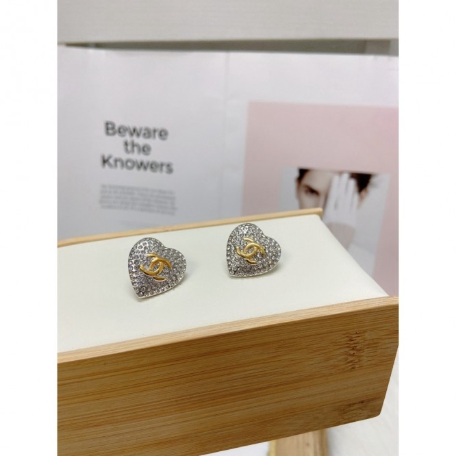 Chanel・ シャネルスタッドピアス イヤリング