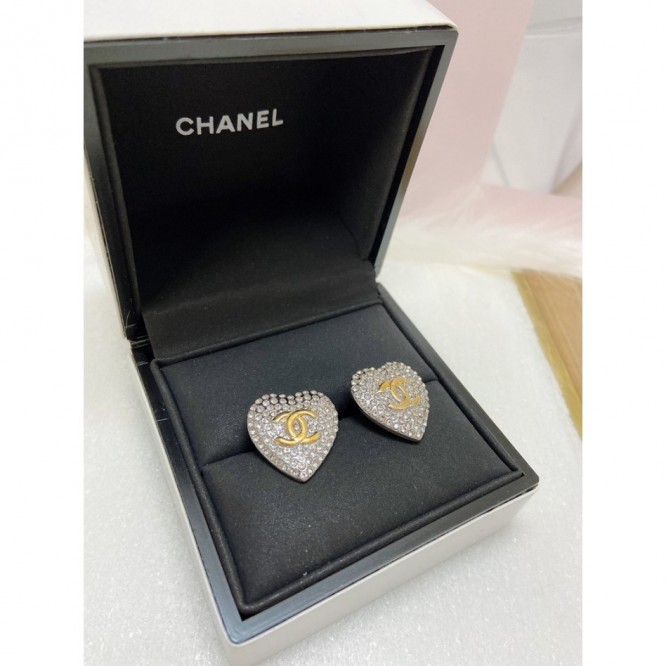 Chanel・ シャネルスタッドピアス イヤリング