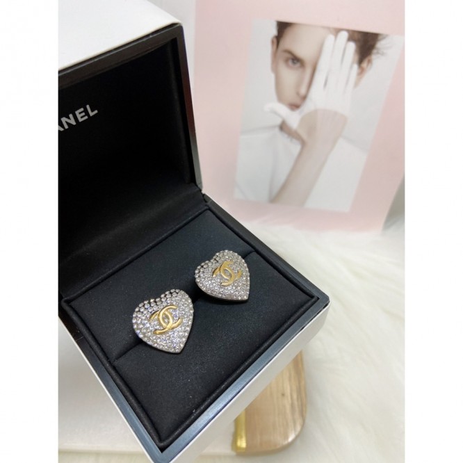 Chanel・ シャネルスタッドピアス イヤリング