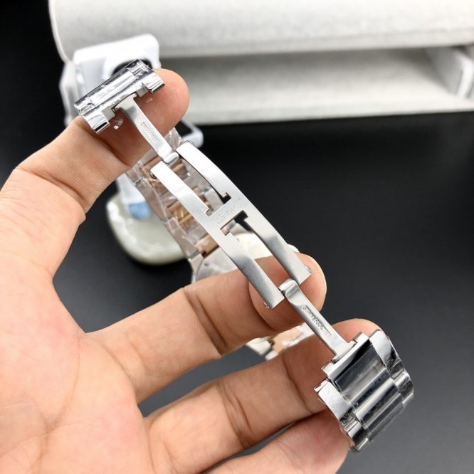 CARTIER レディースウォッチ タンクアメリカンウォッチ ミニウォッチ、クォーツムーブメント、ダイヤモンド、レザーストラップCartier065