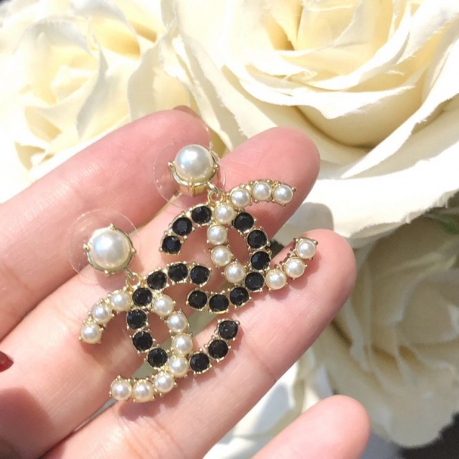 Chanel・ シャネルスタッドピアス イヤリング