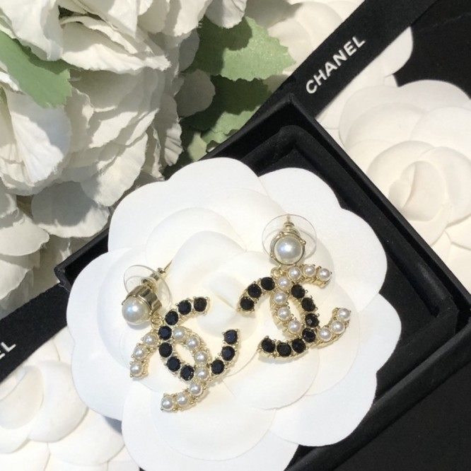Chanel・ シャネルスタッドピアス イヤリング