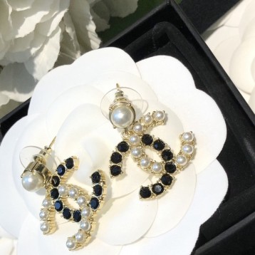 Chanel・ シャネルスタッドピアス イヤリング