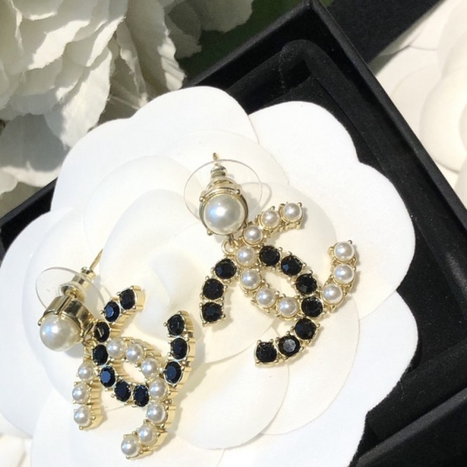 Chanel・ シャネルスタッドピアス イヤリング