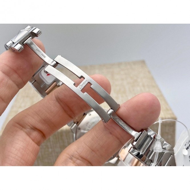 CARTIER レディースウォッチ タンクアメリカンウォッチ ミニウォッチ、クォーツムーブメント、ダイヤモンド、レザーストラップ Cartier060