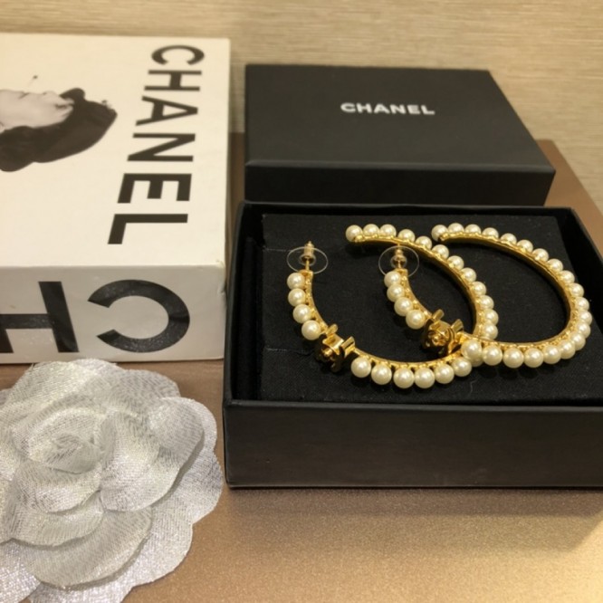Chanel・ シャネルスタッドピアス イヤリング
