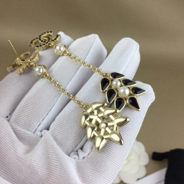 Chanel・ シャネルスタッドピアス イヤリング Chanel・ シャネルスタッドピアス イヤリング
