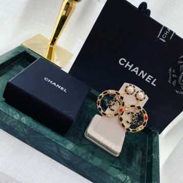 Chanel・ シャネルスタッドピアス イヤリング Chanel・ シャネルスタッドピアス イヤリング