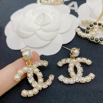 Chanel・ シャネルスタッドピアス イヤリング