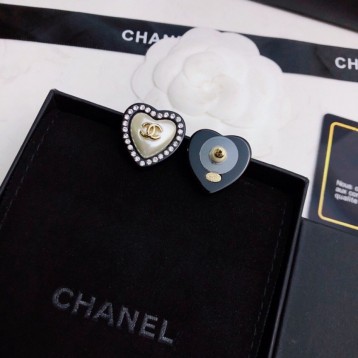 Chanel・ シャネルスタッドピアス イヤリング Chanel・ シャネルスタッドピアス イヤリング