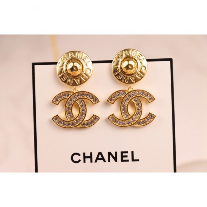 Chanel・ シャネルスタッドピアス イヤリング