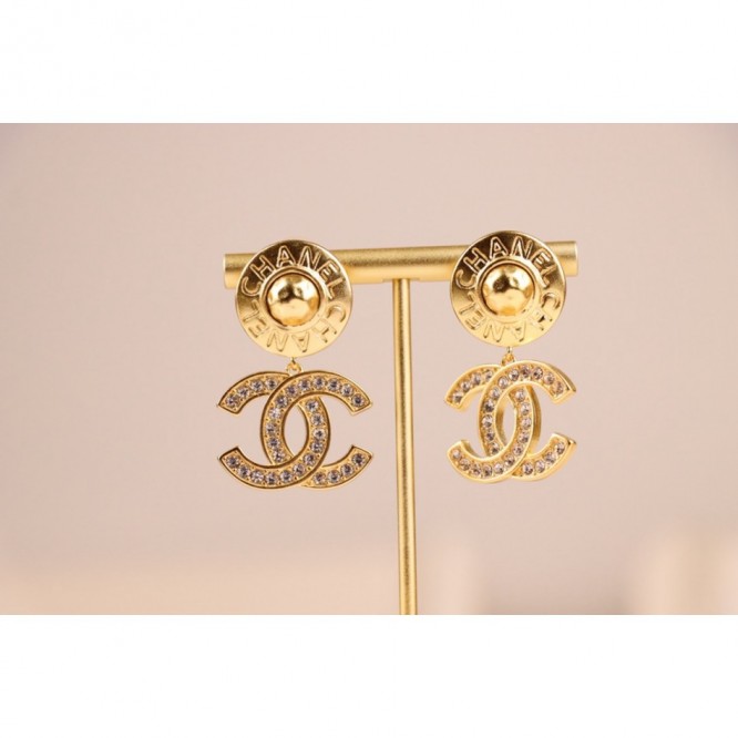 Chanel・ シャネルスタッドピアス イヤリング