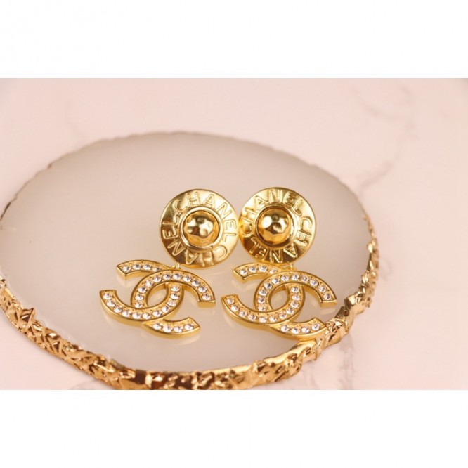 Chanel・ シャネルスタッドピアス イヤリング