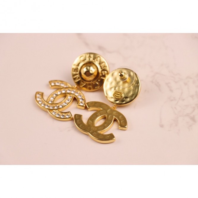 Chanel・ シャネルスタッドピアス イヤリング