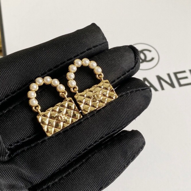Chanel・ シャネルスタッドピアス イヤリング