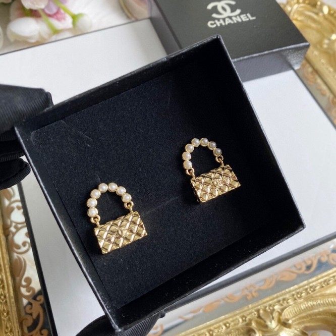 Chanel・ シャネルスタッドピアス イヤリング