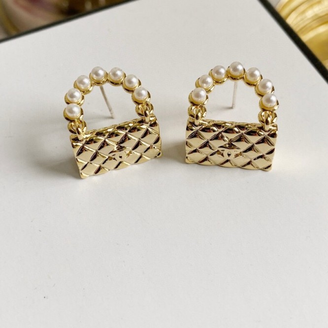 Chanel・ シャネルスタッドピアス イヤリング
