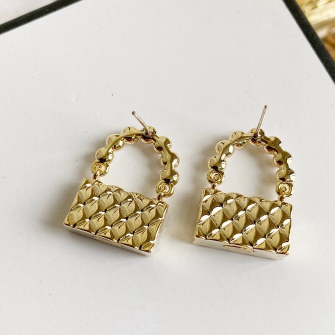 Chanel・ シャネルスタッドピアス イヤリング