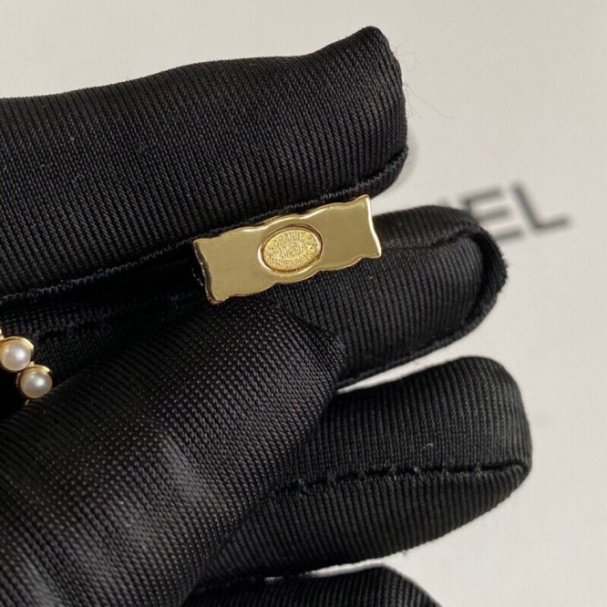 Chanel・ シャネルスタッドピアス イヤリング