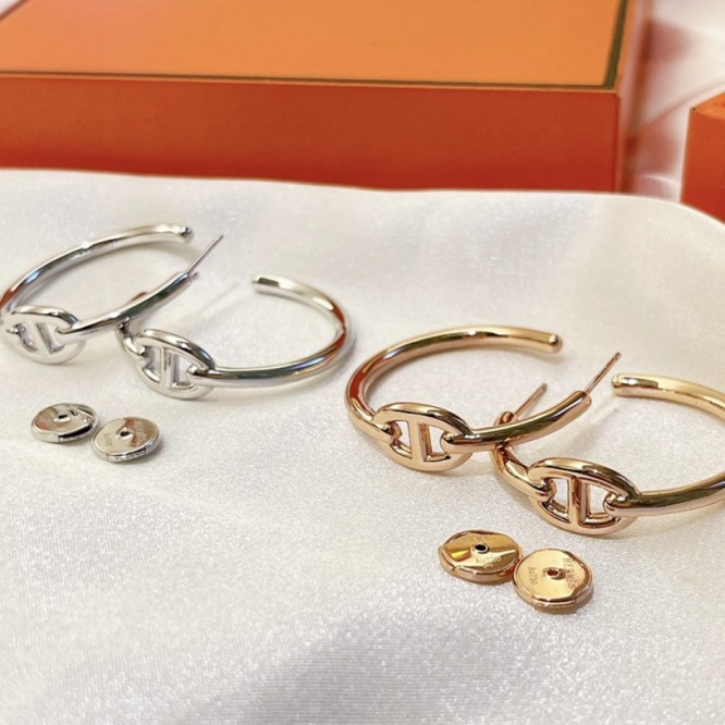 Hermes エルメス ・スタッドピアス イヤリング