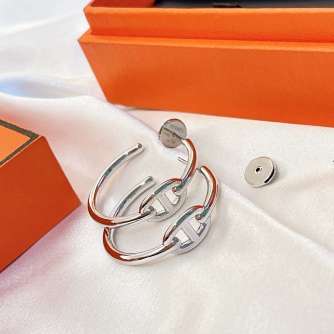 Hermes エルメス ・スタッドピアス イヤリング