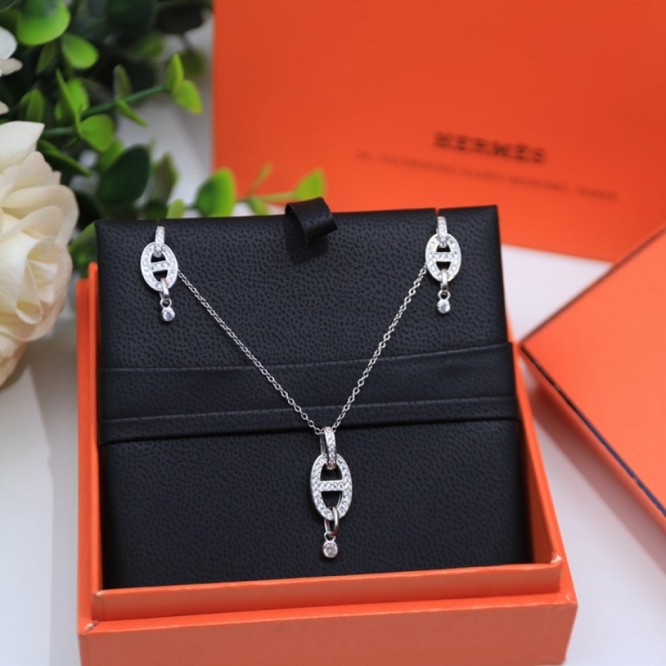 Hermes エルメス ・ネックレス