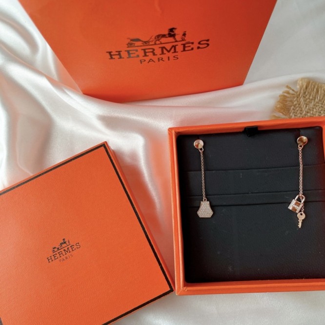 Hermes エルメス ・スタッドピアス イヤリング