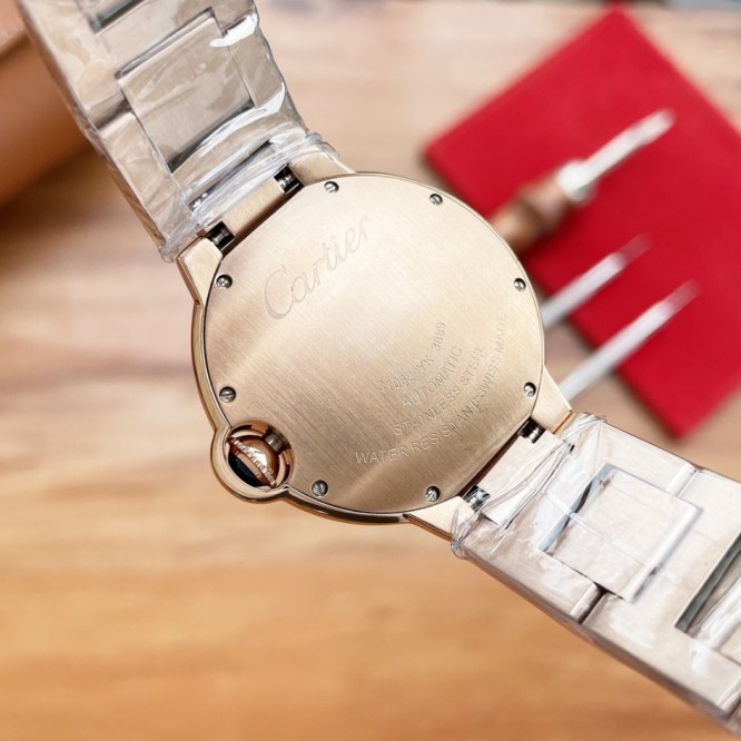 CARTIER BallonBleu バロンブルードゥカルティエ サントス-デュモン ウォッチの女性の腕時計