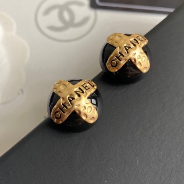 Chanel・ シャネルスタッドピアス イヤリング