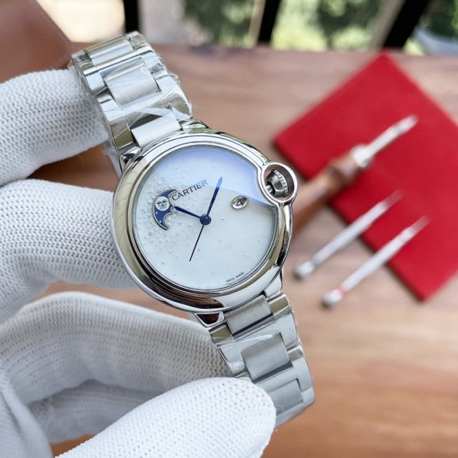 CARTIER BallonBleu バロンブルードゥカルティエ サントス-デュモン ウォッチの女性の腕時計