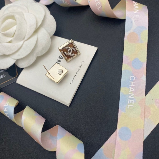 Chanel・ シャネルスタッドピアス イヤリング