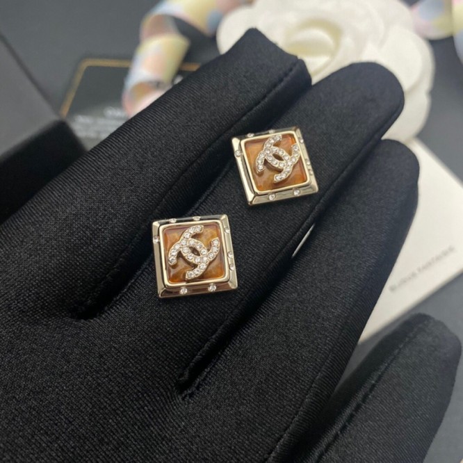 Chanel・ シャネルスタッドピアス イヤリング