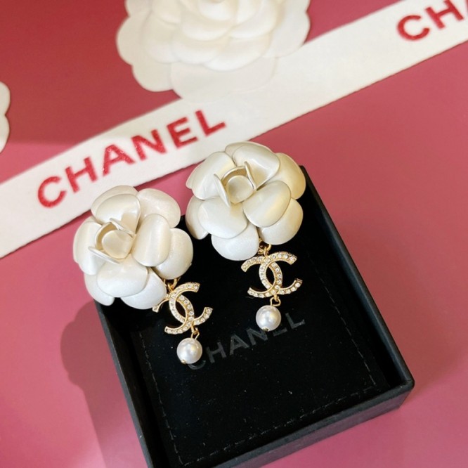 Chanel・ シャネルスタッドピアス イヤリング