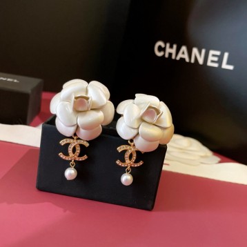 Chanel・ シャネルスタッドピアス イヤリング