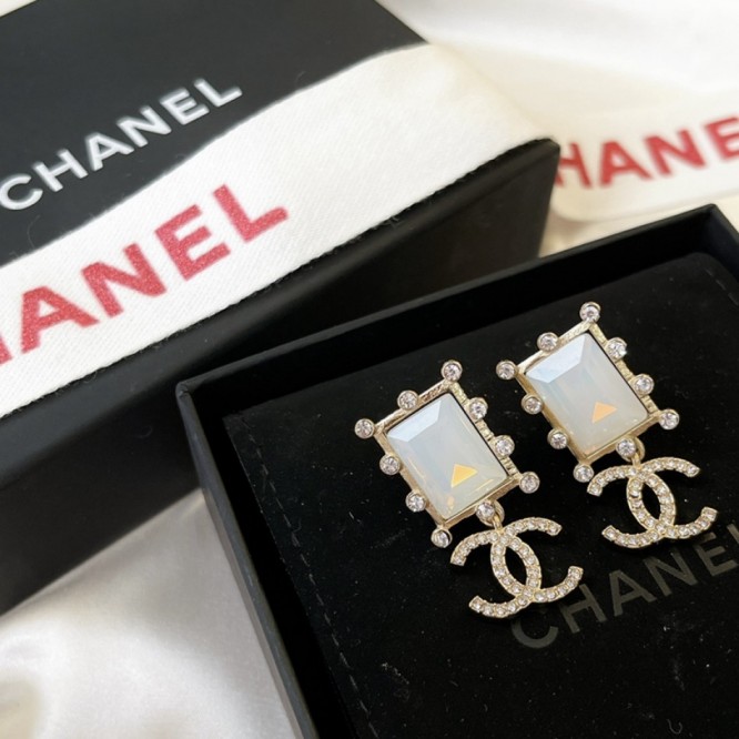 Chanel・ シャネルスタッドピアス イヤリング