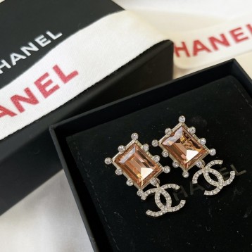 Chanel・ シャネルスタッドピアス イヤリング Chanel・ シャネルスタッドピアス イヤリング