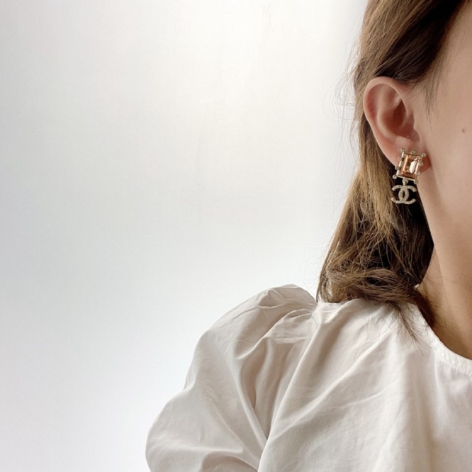 Chanel・ シャネルスタッドピアス イヤリング