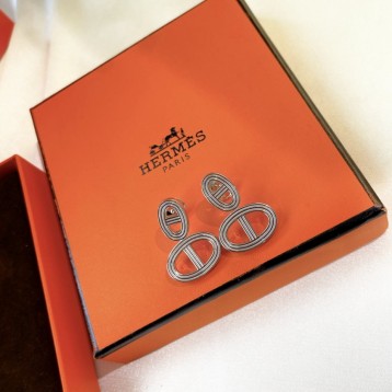 Hermes エルメス ・スタッドピアス イヤリング
