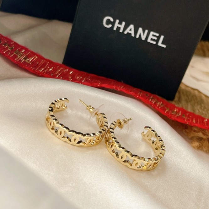 Chanel・ シャネルスタッドピアス イヤリング