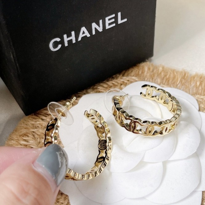 Chanel・ シャネルスタッドピアス イヤリング