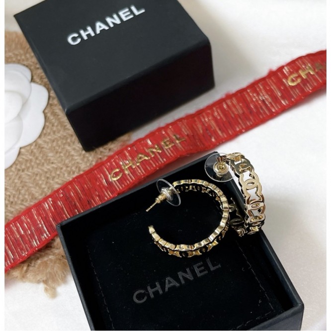 Chanel・ シャネルスタッドピアス イヤリング