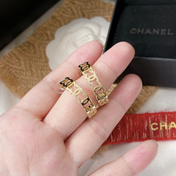 Chanel・ シャネルスタッドピアス イヤリング
