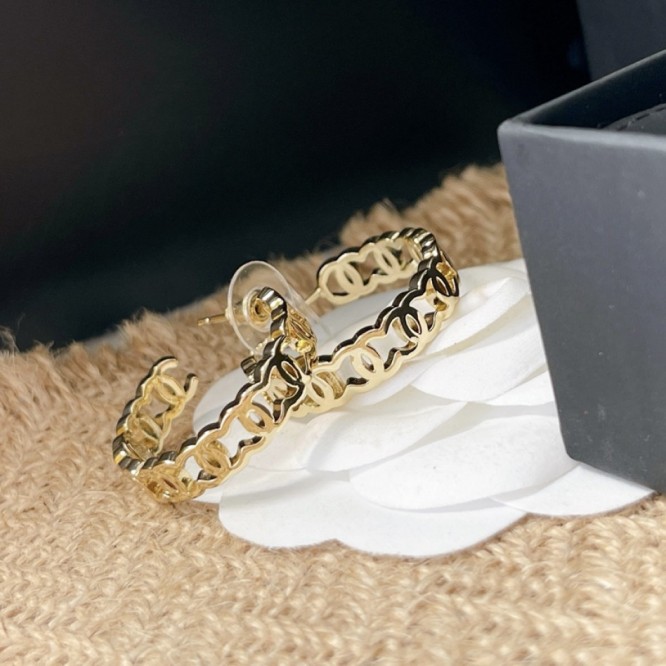 Chanel・ シャネルスタッドピアス イヤリング