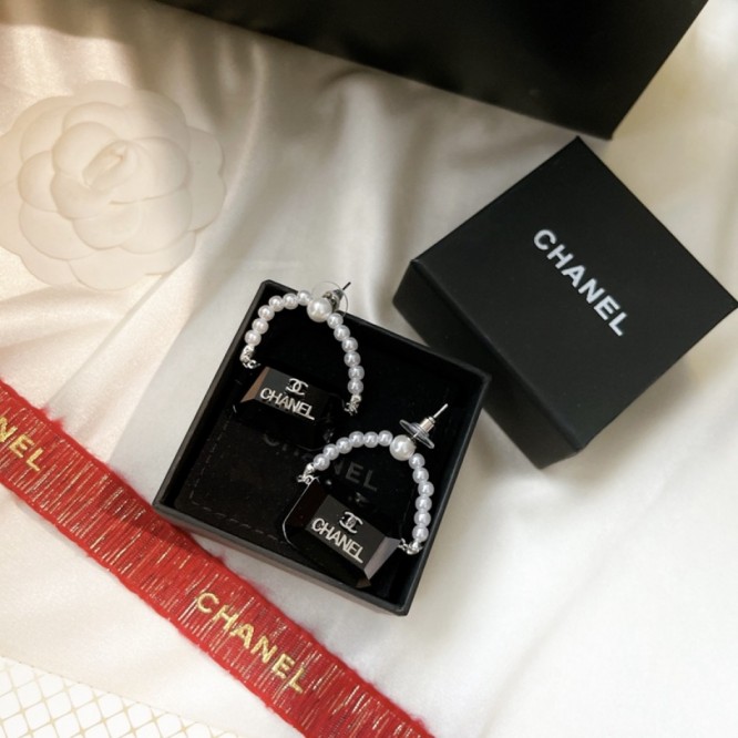 Chanel・ シャネルスタッドピアス イヤリング