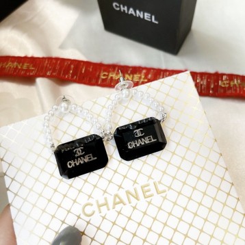 Chanel・ シャネルスタッドピアス イヤリング
